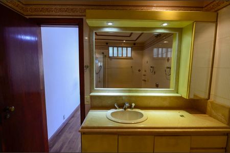 Casa à venda com 179m², 3 quartos e 3 vagas Casa à venda com 179m², 3 quartos e 3 vagasBanheiro da Suíte