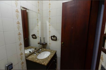 Casa à venda com 179m², 3 quartos e 3 vagas Casa à venda com 179m², 3 quartos e 3 vagasBanheiro 2