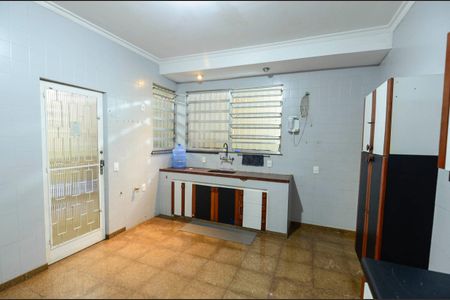Casa à venda com 179m², 3 quartos e 3 vagas Casa à venda com 179m², 3 quartos e 3 vagasCozinha