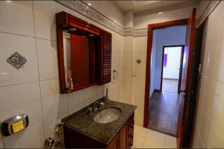 Casa à venda com 179m², 3 quartos e 3 vagas Casa à venda com 179m², 3 quartos e 3 vagasBanheiro 1