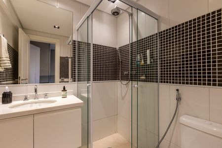 Apartamento à venda com 515m², 3 quartos e 6 vagas Apartamento à venda com 515m², 3 quartos e 6 vagasBanheiro da Suíte 2