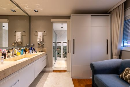 Apartamento à venda com 515m², 3 quartos e 6 vagas Apartamento à venda com 515m², 3 quartos e 6 vagasBanheiro da Suíte 3