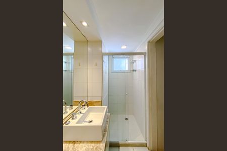 Apartamento à venda com 115m², 3 quartos e 2 vagas Apartamento à venda com 115m², 3 quartos e 2 vagasBanheiro da Suíte