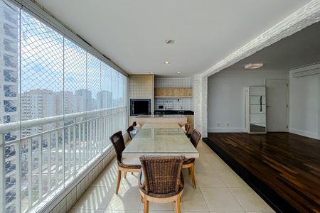 Apartamento à venda com 115m², 3 quartos e 2 vagas Apartamento à venda com 115m², 3 quartos e 2 vagasVaranda da Sala