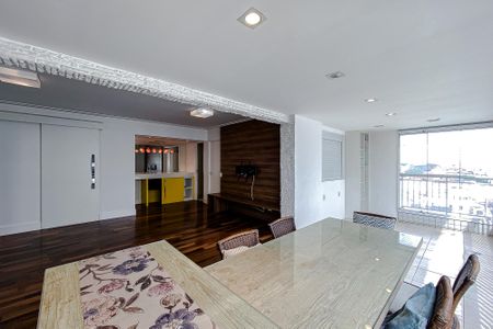 Apartamento à venda com 115m², 3 quartos e 2 vagas Apartamento à venda com 115m², 3 quartos e 2 vagasVaranda da Sala