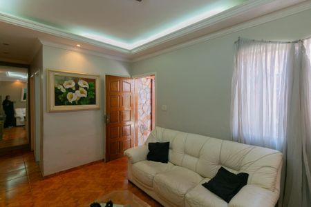 Casa à venda com 75m², 3 quartos e 2 vagasSala
