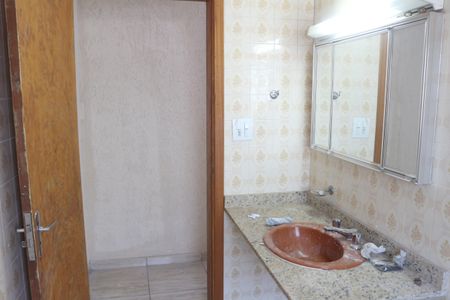 Casa à venda com 206m², 4 quartos e 2 vagasBanheiro 1