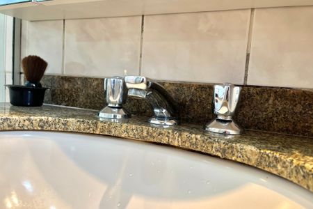 Apartamento à venda com 72m², 3 quartos e 2 vagas Apartamento à venda com 72m², 3 quartos e 2 vagasBanheiro da Suíte