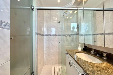 Apartamento à venda com 72m², 3 quartos e 2 vagas Apartamento à venda com 72m², 3 quartos e 2 vagasBanheiro da Suíte