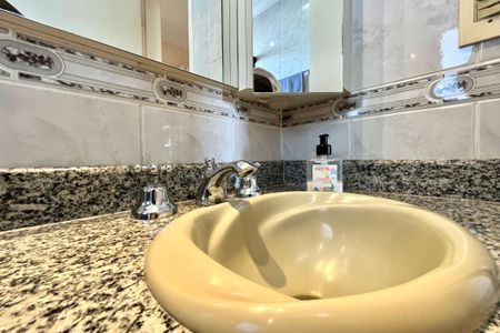 Apartamento à venda com 72m², 3 quartos e 2 vagas Apartamento à venda com 72m², 3 quartos e 2 vagasBanheiro