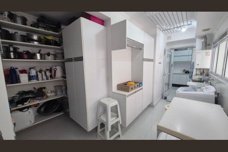 Apartamento à venda com 156m², 3 quartos e 3 vagasLavanderia