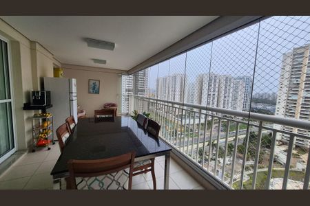 Apartamento à venda com 156m², 3 quartos e 3 vagasVaranda