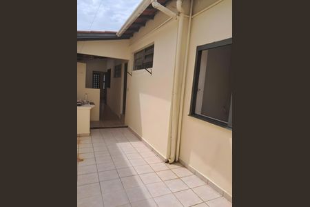 Casa à venda com 211m², 2 quartos e 2 vagas Casa à venda com 211m², 2 quartos e 2 vagasQuintal