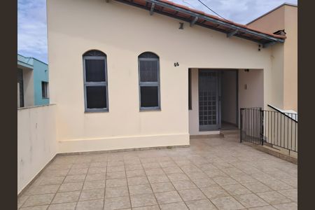 Casa à venda com 211m², 2 quartos e 2 vagas Casa à venda com 211m², 2 quartos e 2 vagasQuintal