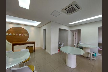 Apartamento à venda com 62m², 2 quartos e 1 vaga Apartamento à venda com 62m², 2 quartos e 1 vagaÁrea comum - Salão de festas