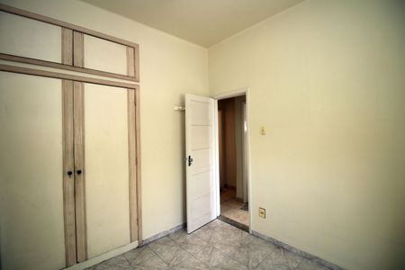 Quarto 1 de apartamento para alugar com 2 quartos, 56m² em Vila Kosmos, Rio de Janeiro