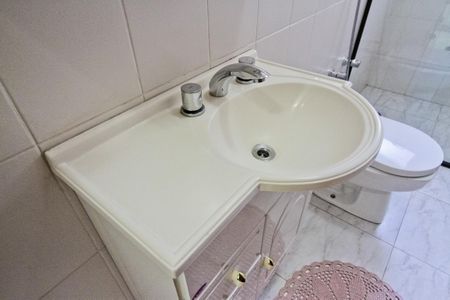 Casa à venda com 610m², 5 quartos e 10 vagas Casa à venda com 610m², 5 quartos e 10 vagasBanheiro de Serviço