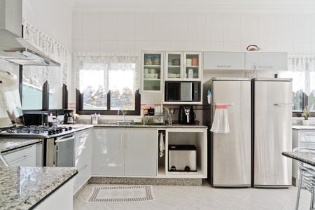 Casa à venda com 610m², 5 quartos e 10 vagas Casa à venda com 610m², 5 quartos e 10 vagasCozinha