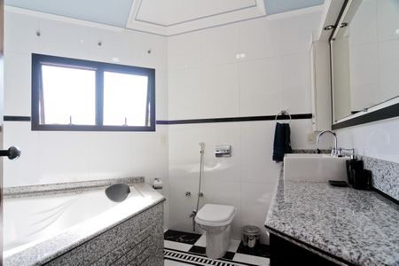 Casa à venda com 610m², 5 quartos e 10 vagas Casa à venda com 610m², 5 quartos e 10 vagasBanheiro da Suíte 1