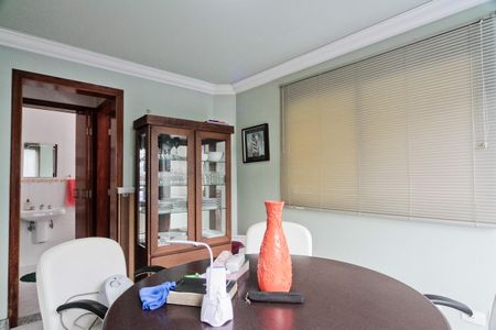 Casa à venda com 610m², 5 quartos e 10 vagas Casa à venda com 610m², 5 quartos e 10 vagasCopa