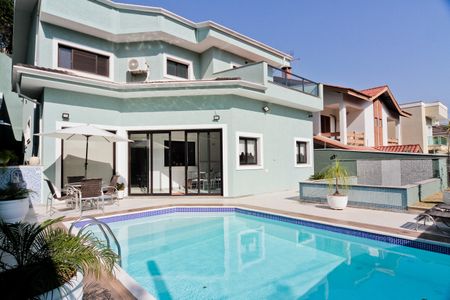 Casa à venda com 610m², 5 quartos e 10 vagas Casa à venda com 610m², 5 quartos e 10 vagasÁrea externa