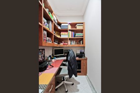 Casa à venda com 610m², 5 quartos e 10 vagas Casa à venda com 610m², 5 quartos e 10 vagasEscritório