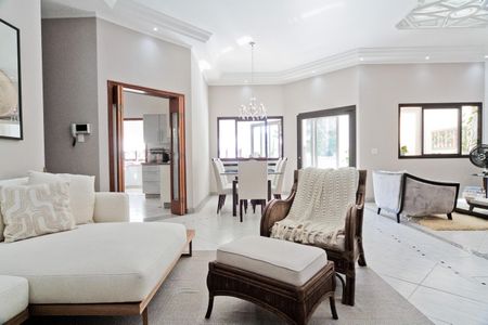 Casa à venda com 610m², 5 quartos e 10 vagas Casa à venda com 610m², 5 quartos e 10 vagasSala