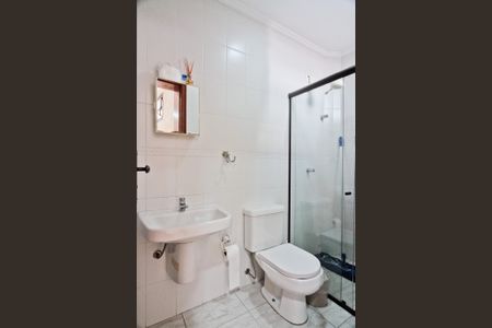 Casa à venda com 610m², 5 quartos e 10 vagas Casa à venda com 610m², 5 quartos e 10 vagasÁrea externa - banheiro