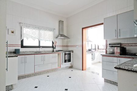 Casa à venda com 610m², 5 quartos e 10 vagas Casa à venda com 610m², 5 quartos e 10 vagasCozinha