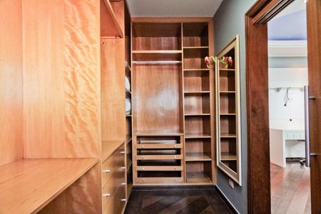 Casa à venda com 610m², 5 quartos e 10 vagas Casa à venda com 610m², 5 quartos e 10 vagasSuíte 3