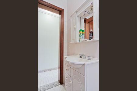 Casa à venda com 610m², 5 quartos e 10 vagas Casa à venda com 610m², 5 quartos e 10 vagasBanheiro de Serviço