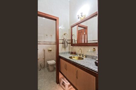 Casa à venda com 610m², 5 quartos e 10 vagas Casa à venda com 610m², 5 quartos e 10 vagasLavabo