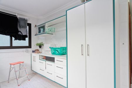 Casa à venda com 610m², 5 quartos e 10 vagas Casa à venda com 610m², 5 quartos e 10 vagasÁrea de Serviço