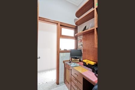 Casa à venda com 610m², 5 quartos e 10 vagas Casa à venda com 610m², 5 quartos e 10 vagasEscritório