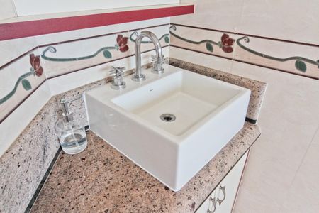 Casa à venda com 610m², 5 quartos e 10 vagas Casa à venda com 610m², 5 quartos e 10 vagasBanheiro da Suíte 4