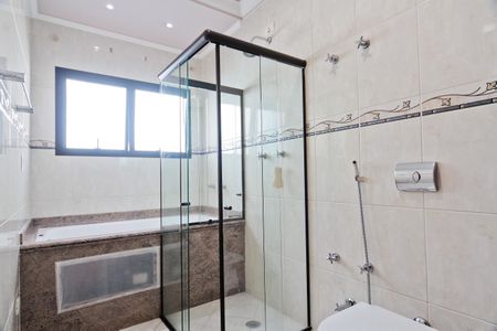 Casa à venda com 610m², 5 quartos e 10 vagas Casa à venda com 610m², 5 quartos e 10 vagasBanheiro da Suíte 3