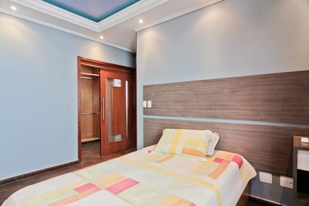 Casa à venda com 610m², 5 quartos e 10 vagas Casa à venda com 610m², 5 quartos e 10 vagasSuíte 4