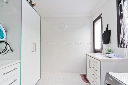 Casa à venda com 610m², 5 quartos e 10 vagas Casa à venda com 610m², 5 quartos e 10 vagasÁrea de Serviço