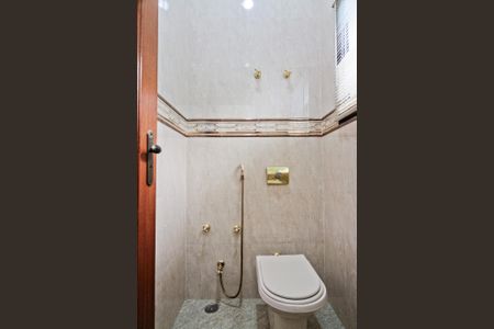 Casa à venda com 610m², 5 quartos e 10 vagas Casa à venda com 610m², 5 quartos e 10 vagasLavabo