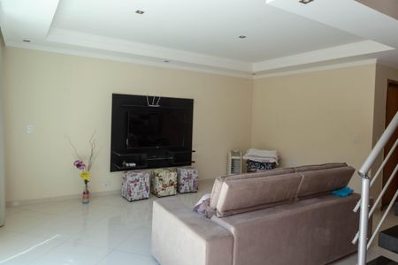 Casa à venda com 385m², 4 quartos e 6 vagasSala