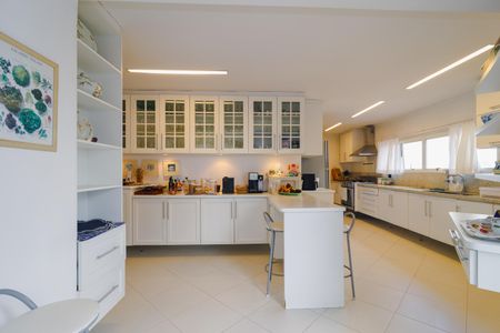 Apartamento à venda com 364m², 4 quartos e 4 vagas Apartamento à venda com 364m², 4 quartos e 4 vagasCozinha