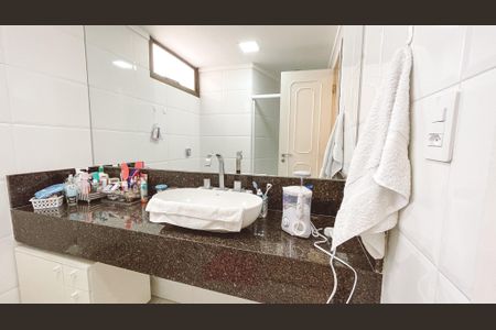 Apartamento para alugar com 197m², 4 quartos e 3 vagasBanheiro