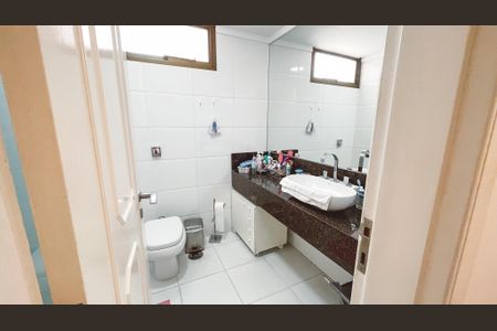 Apartamento para alugar com 197m², 4 quartos e 3 vagasBanheiro