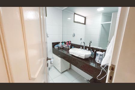 Apartamento para alugar com 197m², 4 quartos e 3 vagasBanheiro