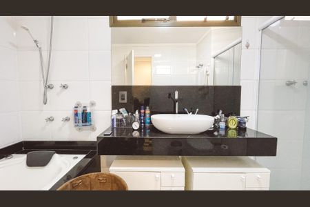 Apartamento para alugar com 197m², 4 quartos e 3 vagasBanheiro da Suíte