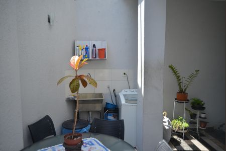 Casa à venda com 100m², 2 quartos e 1 vagaÁrea de Serviço