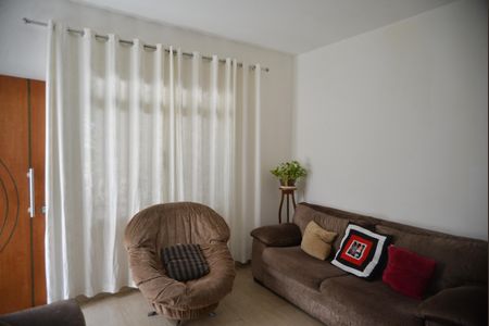 Casa à venda com 100m², 2 quartos e 1 vagaSala