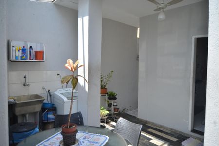 Casa à venda com 100m², 2 quartos e 1 vagaÁrea de Serviço