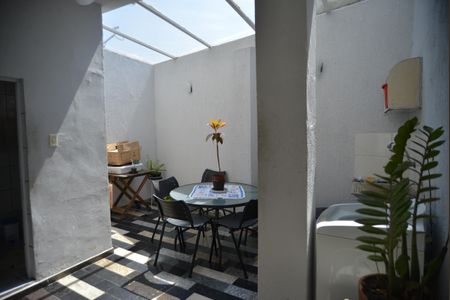 Casa à venda com 100m², 2 quartos e 1 vagaÁrea de Serviço