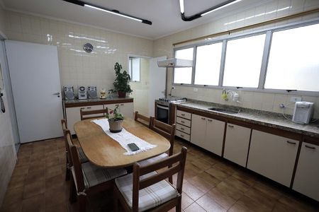 Apartamento à venda com 140m², 4 quartos e 2 vagasCozinha